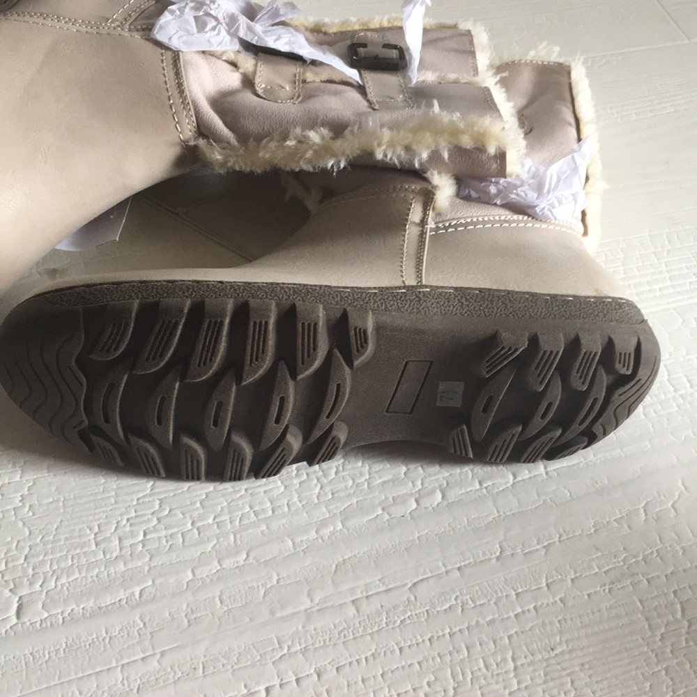 Boots - Picture 3 of 3